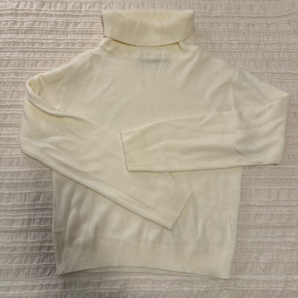 Cream long sleeve turtle neck sweater